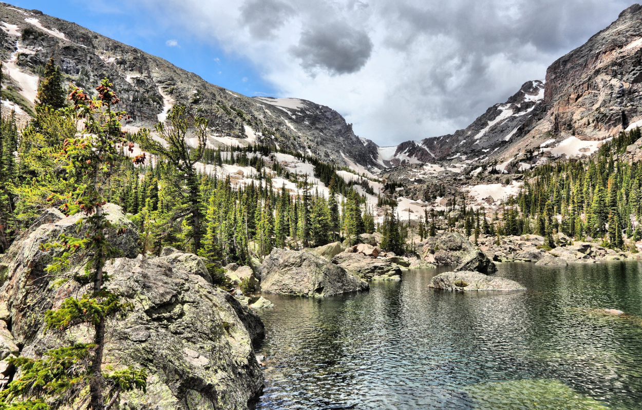 lake haiyaha in rocky mountain national park