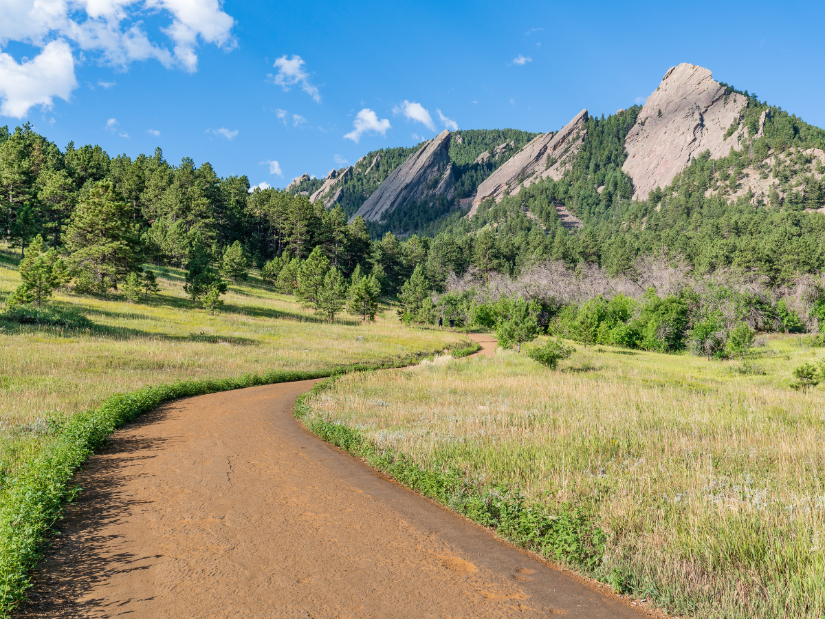 hiking trail near Denver that leads to mountains