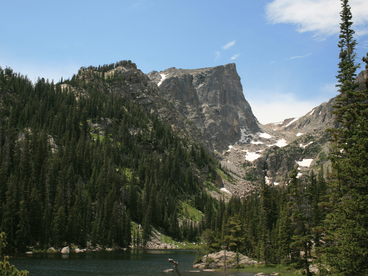 Dream lake trail in the national park.